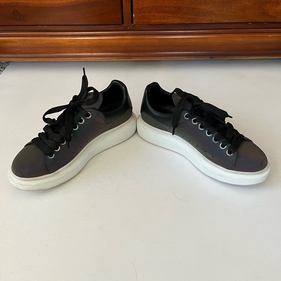 Alexander McQueen Oversized Sneakers in Gray Iridescent Women’s Size 38.5/8.5 - Picture 6 of 16
